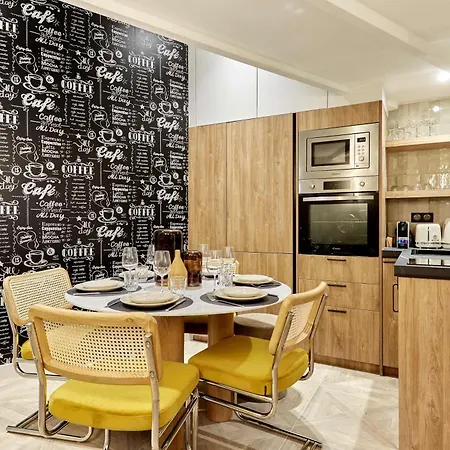 Superb 3-bedroom Flat Near The Moulin Rouge And Montmartre Appartamento