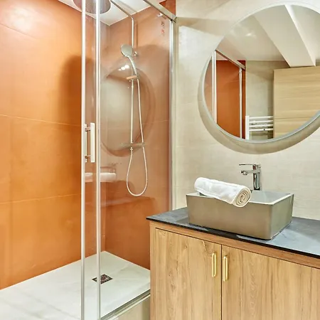 Superb 3-bedroom Flat Near The Moulin Rouge And Montmartre