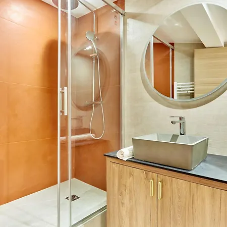 Superb 3-bedroom Flat Near The Moulin Rouge And Montmartre