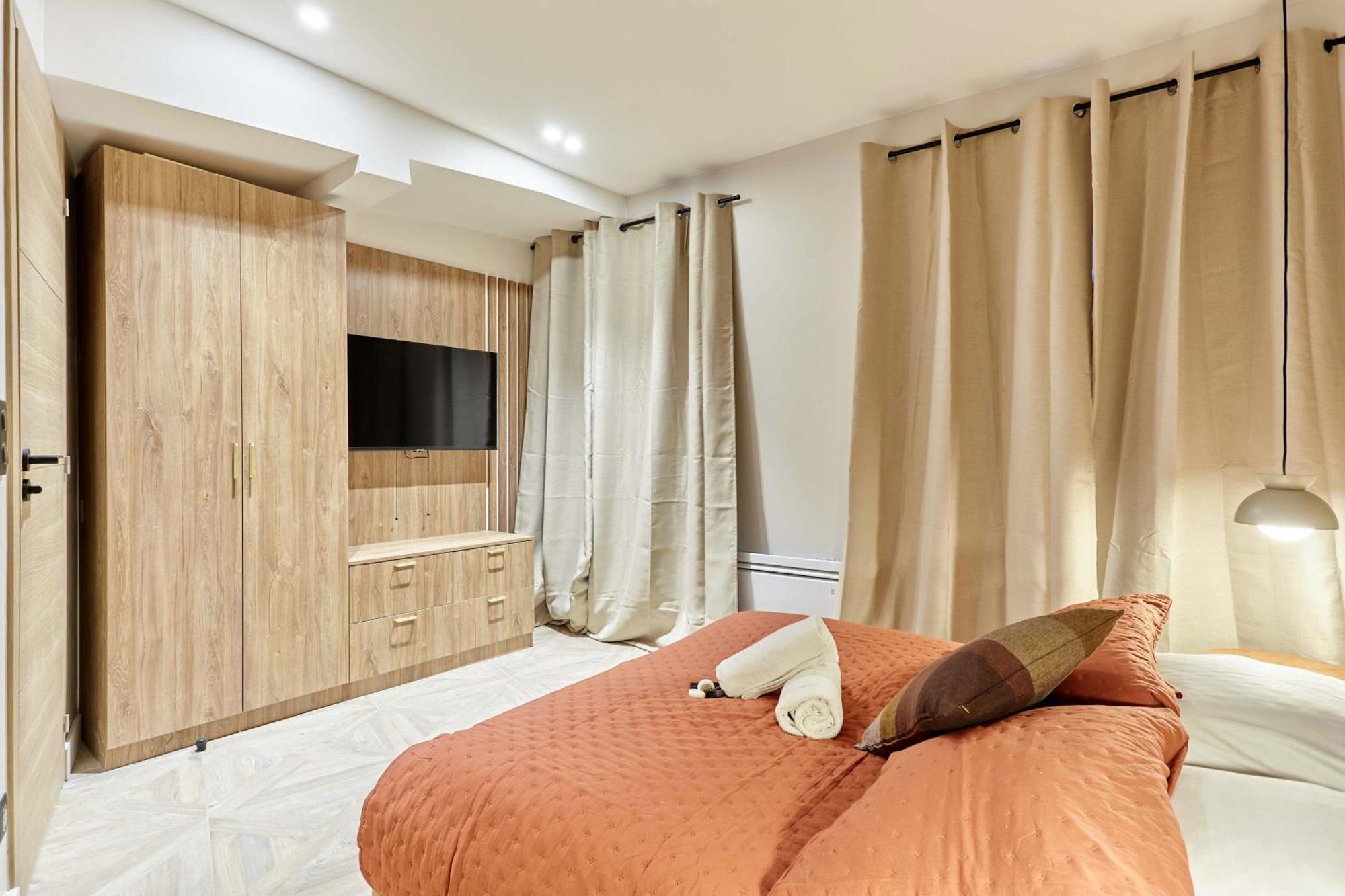 Superb 3-bedroom Flat Near The Moulin Rouge And Montmartre Appartamento