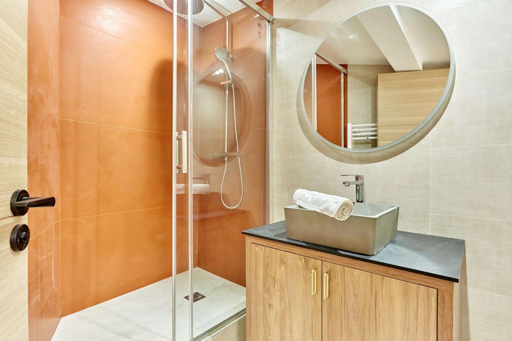 Superb 3-bedroom Flat Near The Moulin Rouge And Montmartre